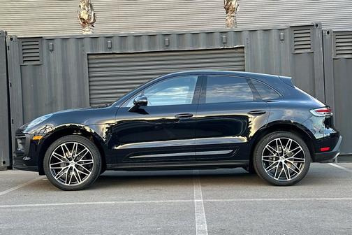 2026 Porsche Macan Base