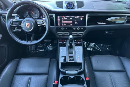 2022 Porsche Macan 