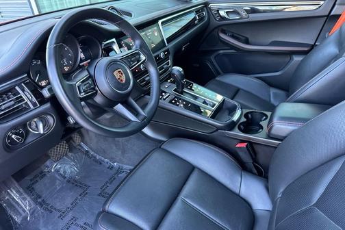 2022 Porsche Macan 