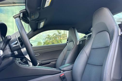 2025 Porsche 718 Cayman Style Edition