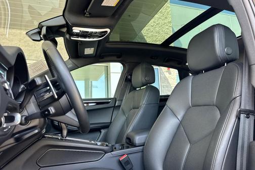 Volcano Grey Metallic 2025 Porsche Macan Macan