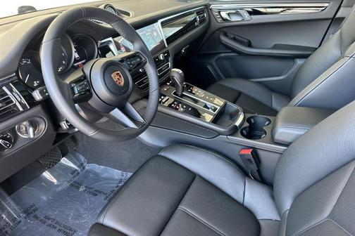 Jet Black Metallic 2026 Porsche Macan Macan