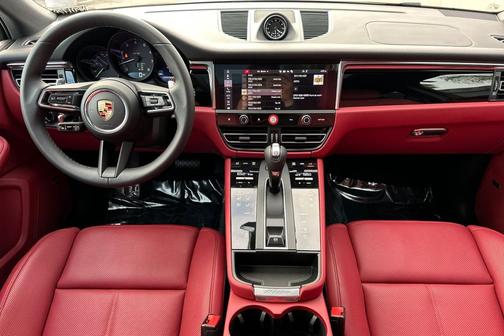 2026 Porsche Macan AWD