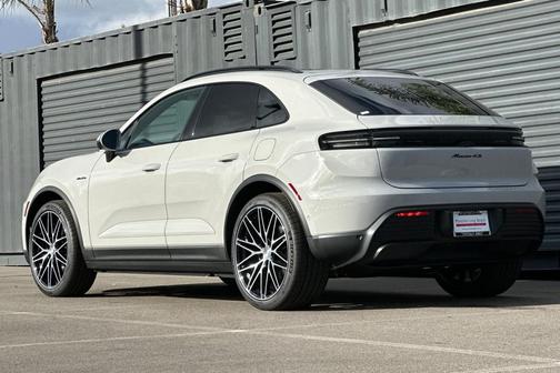 2026 Porsche Macan 4S