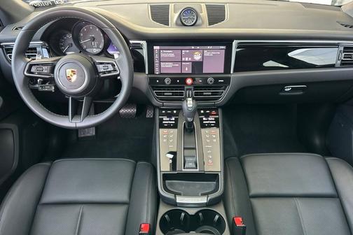 Chalk 2022 Porsche Macan Macan