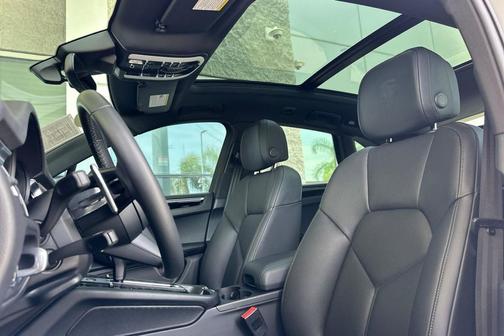 Chalk 2022 Porsche Macan Macan