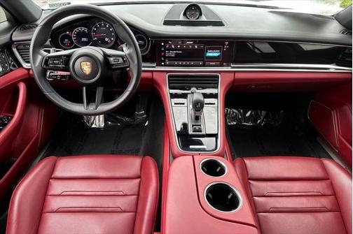 2022 Porsche Panamera 4