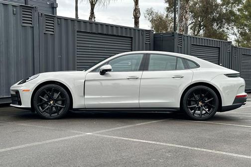 2026 Porsche Panamera BASE