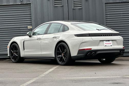 2026 Porsche Panamera BASE