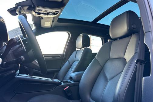 2023 Porsche Macan T