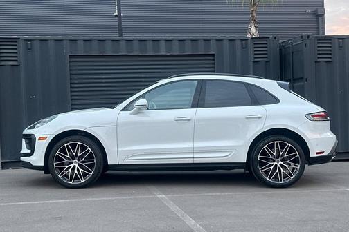 2022 Porsche Macan Base (PDK)