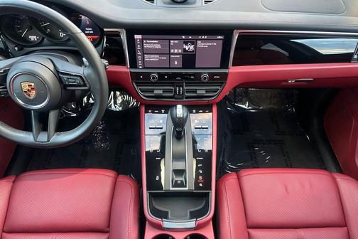 2022 Porsche Macan Base (PDK)