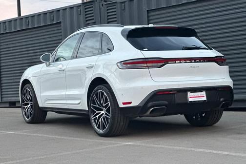 2022 Porsche Macan Base (PDK)