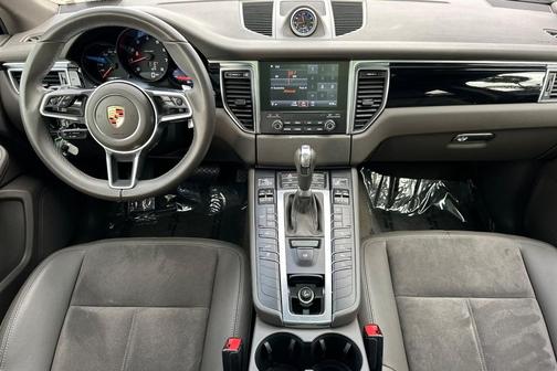 2017 Porsche Macan Base (PDK)