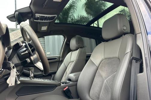 2017 Porsche Macan Base (PDK)