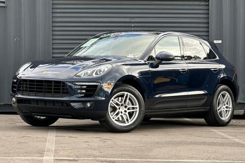 2017 Porsche Macan Base (PDK)