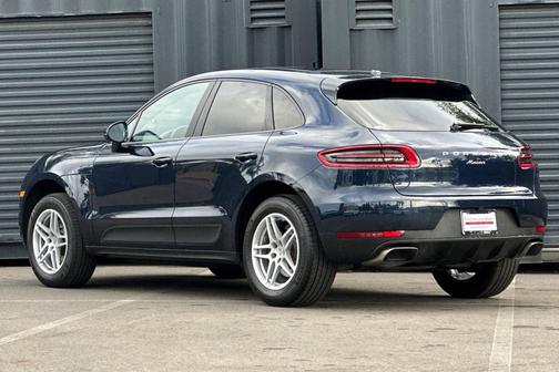 2017 Porsche Macan Base (PDK)