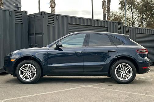2017 Porsche Macan Base (PDK)