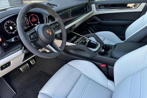 2026 Porsche Cayenne GTS