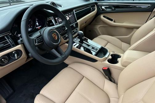 2026 Porsche Macan BASE