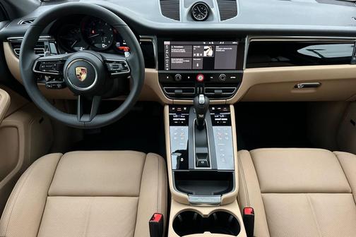 2026 Porsche Macan BASE