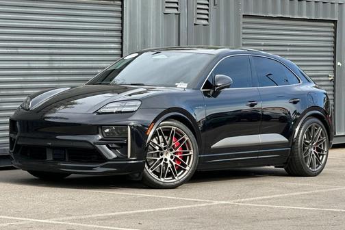 2025 Porsche Macan Turbo