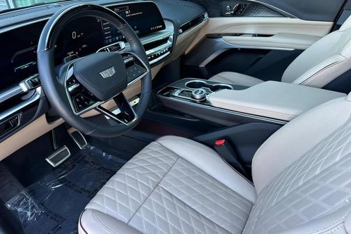 2025 Cadillac LYRIQ Sport