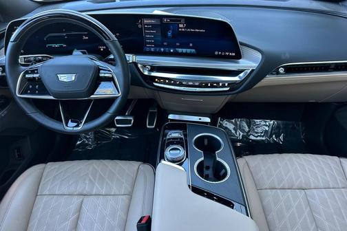 2025 Cadillac LYRIQ Sport