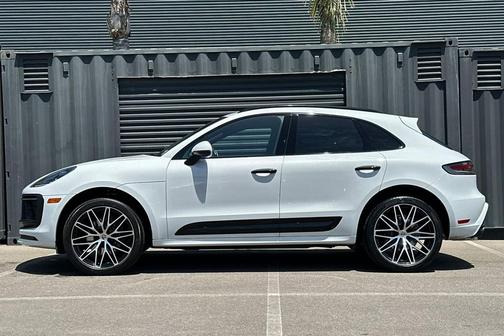 Carrara White Metallic 2022 Porsche Macan Macan
