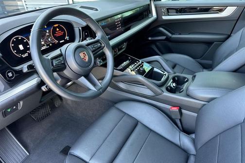 CHROMITE BLACK MET 2026 Porsche Cayenne Cayenne