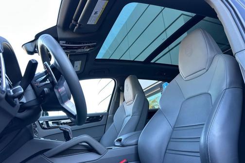 2023 Porsche Cayenne Platinum Edition