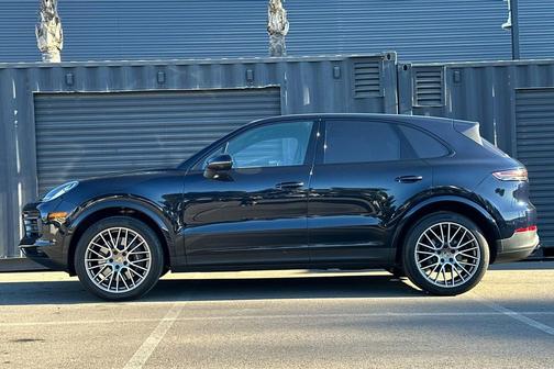 2023 Porsche Cayenne Platinum Edition