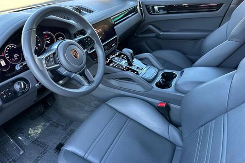 2023 Porsche Cayenne Platinum Edition