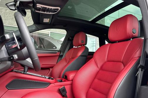 2025 Porsche Macan GTS