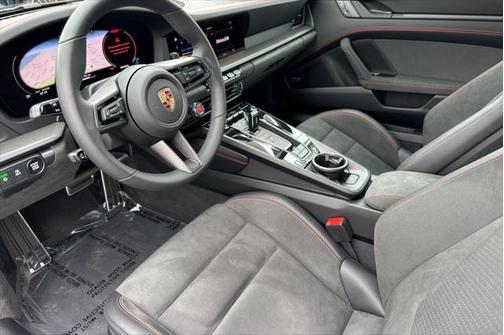 2025 Porsche 911 Carrera 4 GTS