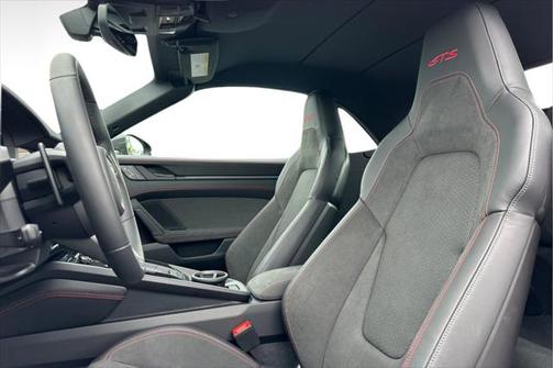 2025 Porsche 911 Carrera 4 GTS