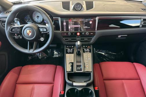 Volcano Grey Metallic 2026 Porsche Macan Macan