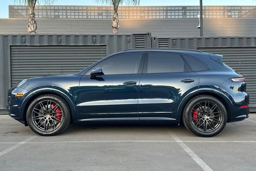 2025 Porsche Cayenne GTS