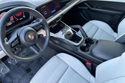 2025 Porsche Cayenne GTS