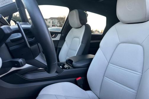 2025 Porsche Cayenne GTS