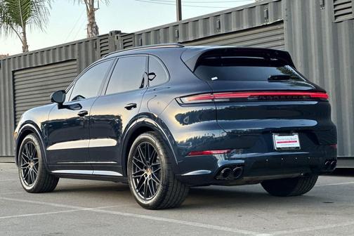 2025 Porsche Cayenne GTS