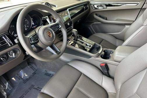 Jet Black Metallic 2026 Porsche Macan Macan