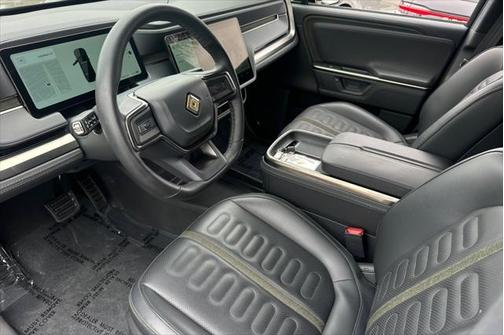 2025 Rivian R1S Adventure
