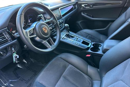 2020 Porsche Macan Base (PDK)
