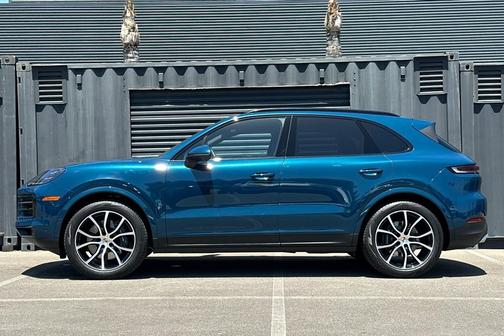 Montego Blue Metallic 2026 Porsche Cayenne Cayenne