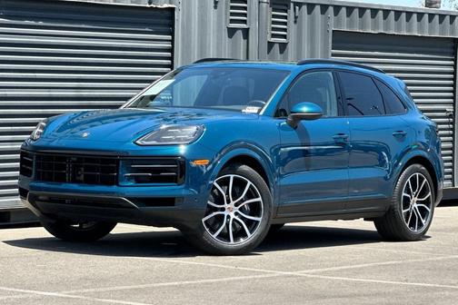 Montego Blue Metallic 2026 Porsche Cayenne Cayenne