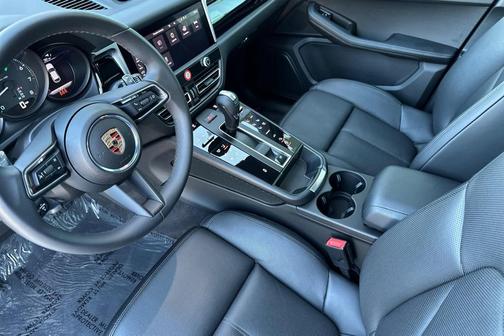 2025 Porsche Macan Base