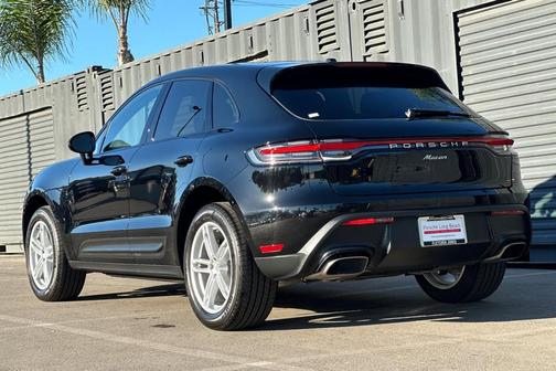 2025 Porsche Macan Base