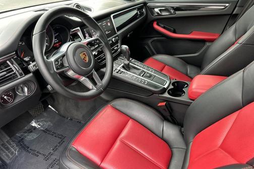 2021 Porsche Macan Base (PDK)