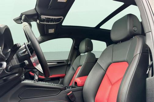 2021 Porsche Macan Base (PDK)